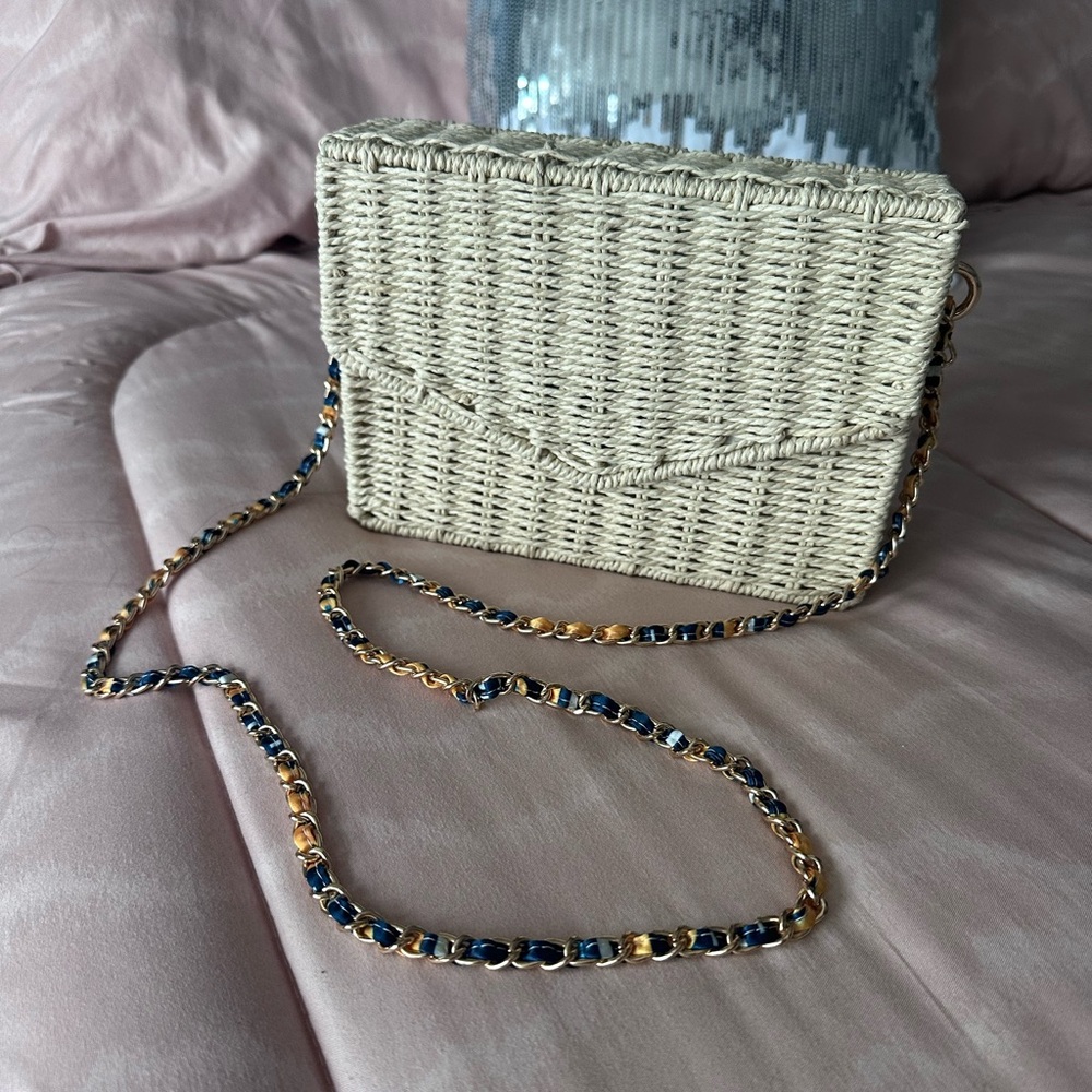 NEW YORK & COMPANY straw crossbody